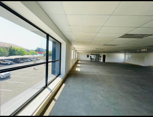 568M² OFFICE TO LET IN VORNA VALLEY